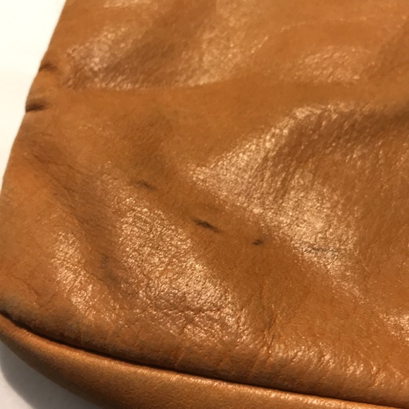 The SAK Fold-over Flap Leather Crossbody Messenger Bag - Picture 5 of 9